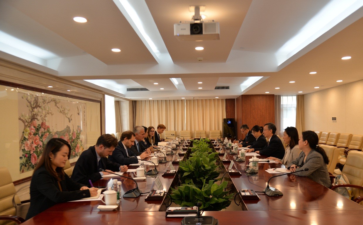 杨胜会见欧洲制药工业协会联合会主席斯蒂芬...