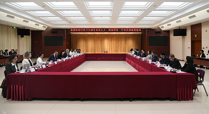 Li-Li-meets-with-min...